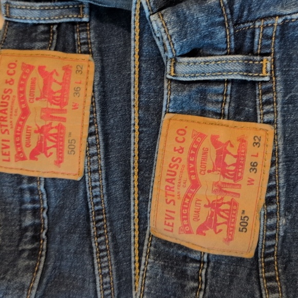 Lot of 5 pair Levi Jeans 4 pair size 36x32 and one pair 36x34 - Picture 4 of 13